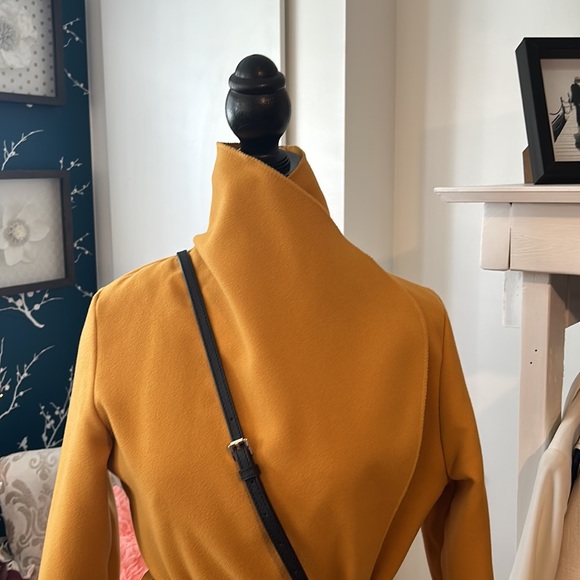 Gorgeous mustard yellow, light weight jacket!! In Size M - Picture 2 of 16